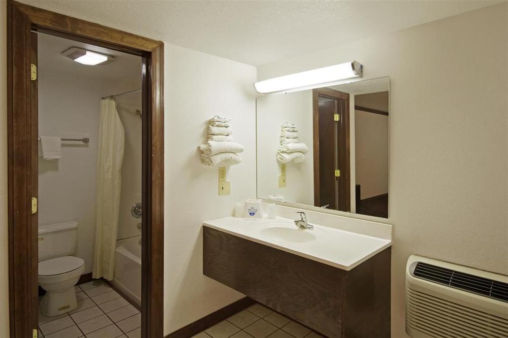 Executive Inn Muldrow Room photo