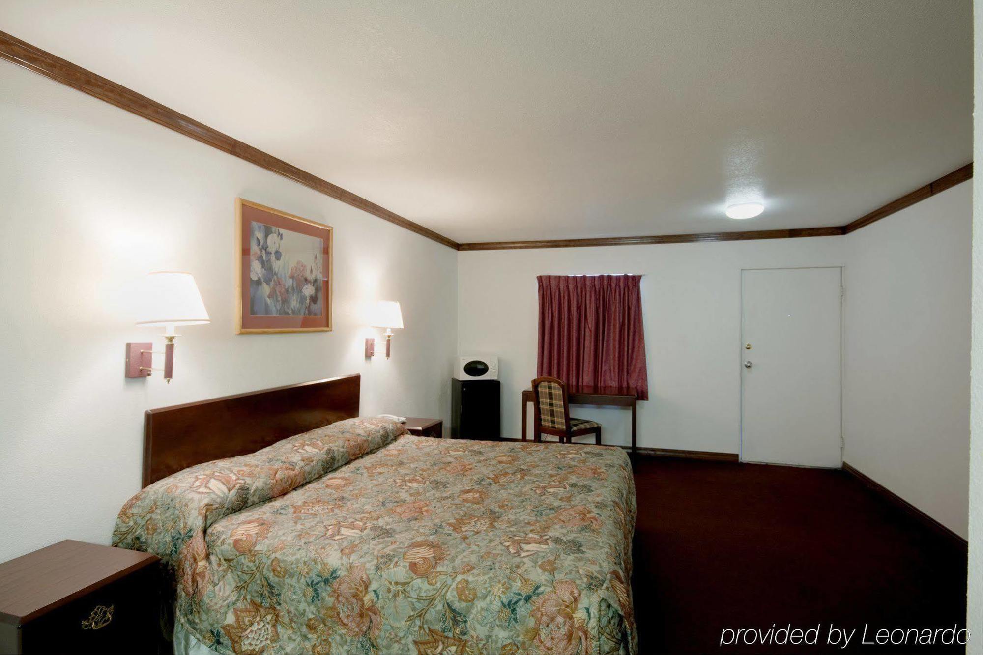 Executive Inn Muldrow Room photo