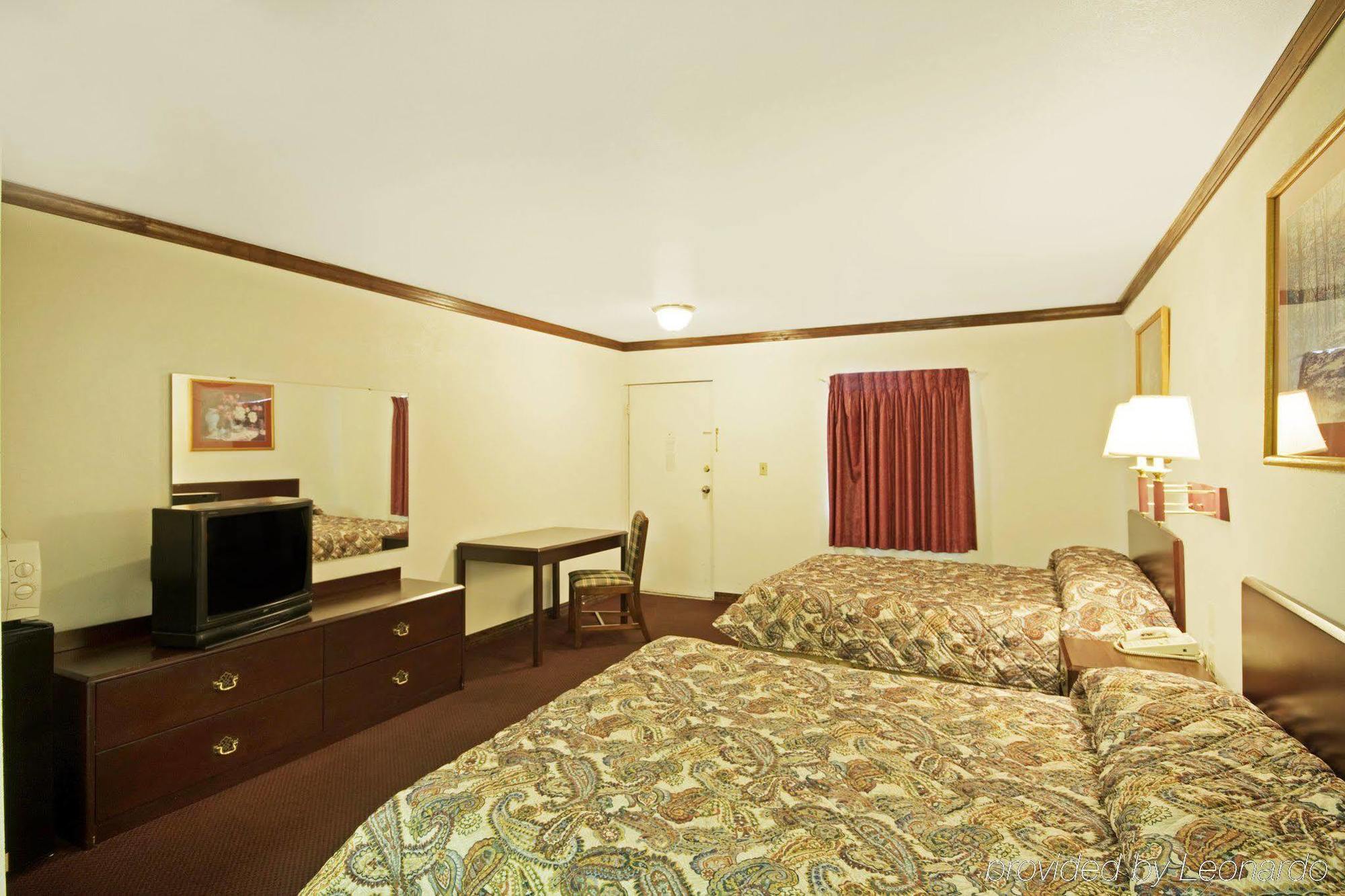 Executive Inn Muldrow Room photo